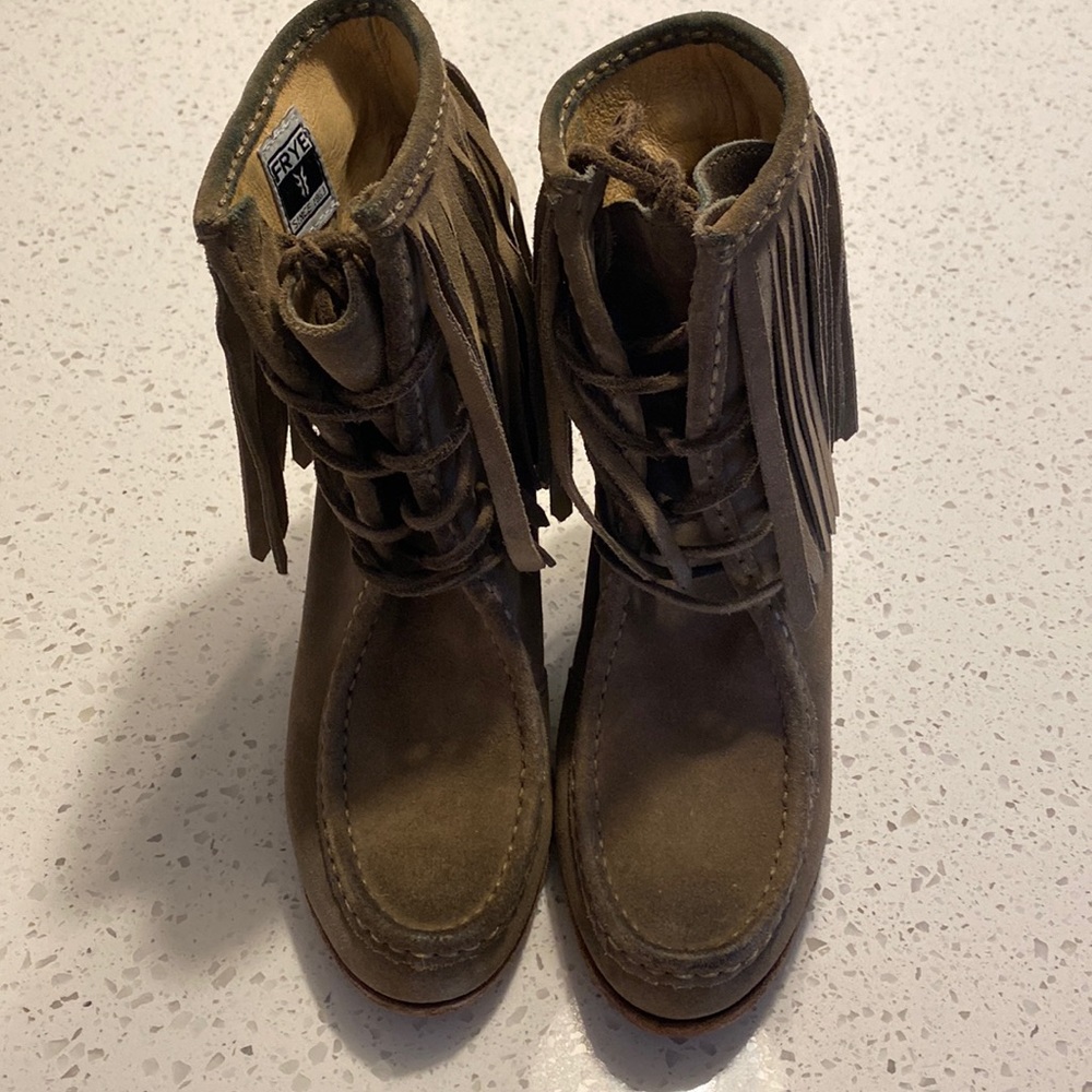 FRYE Suede Trim Accent Lace-Up Boots; sz 8M